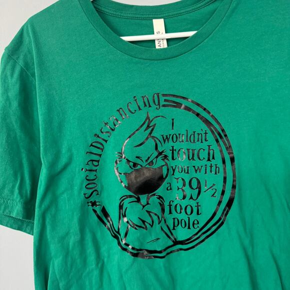Bella Canvas The Grinch Social Distancing Green Short Sleeve Tee Shirt Size XL - Picture 2 of 6